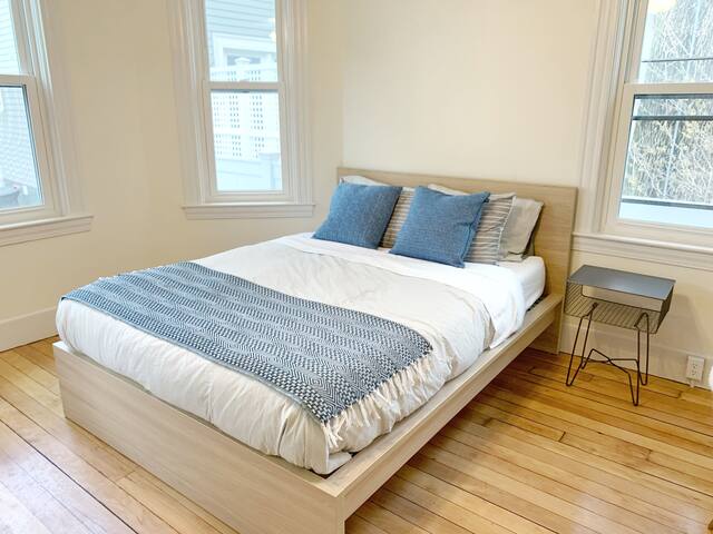 Best Location At Harvard University! Free Parking! gallery image 4