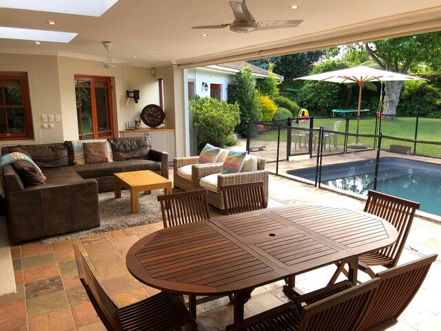 Beautiful home near Constantia wine farms gallery image 2