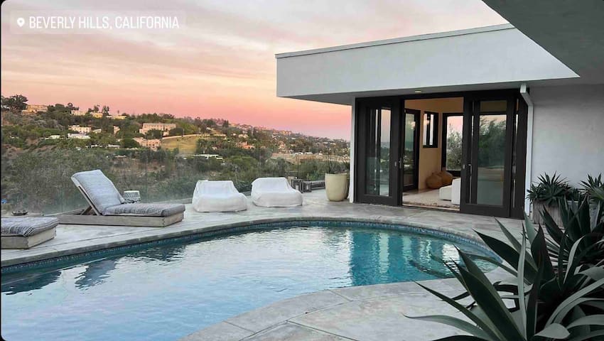 The Oasis in Beverly Hills. gallery image 3