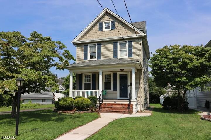 Cozy warm home away from home
Near EWR/NYC