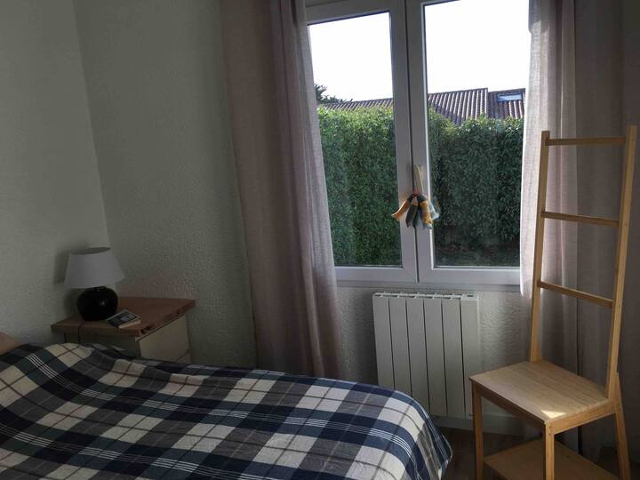 1号卧室配有双人床