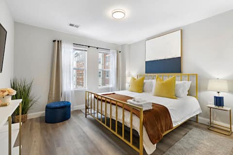 The Lennox Stay - City View/Close to Train/Parking