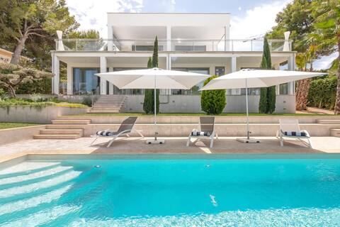 Modern exclusive Villa with Pool and Mountain View