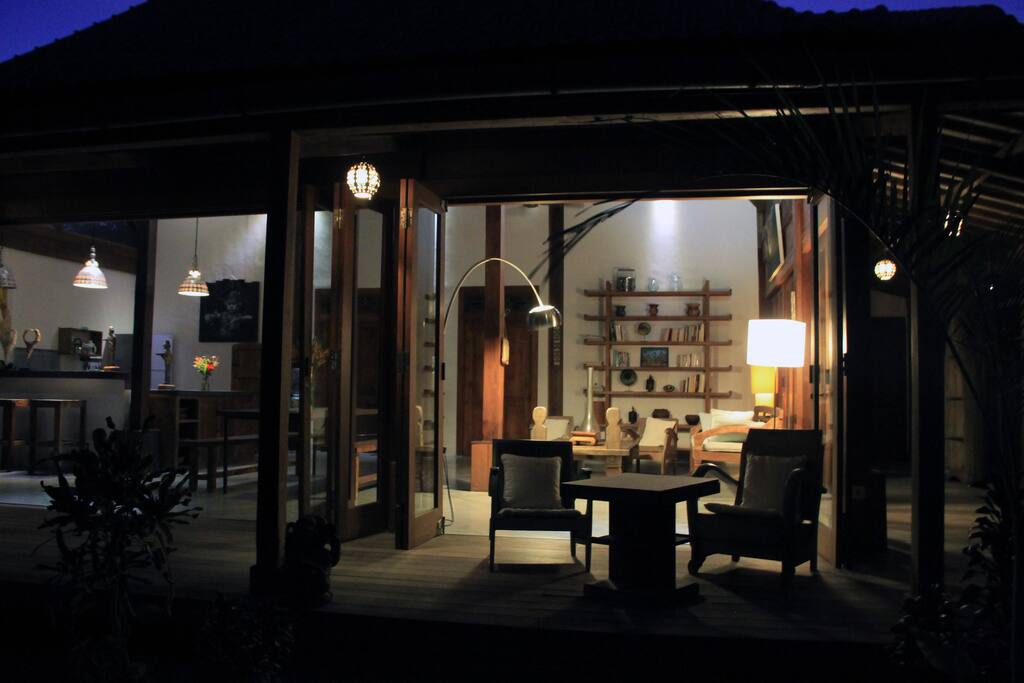NIGHT LIVING ROOM