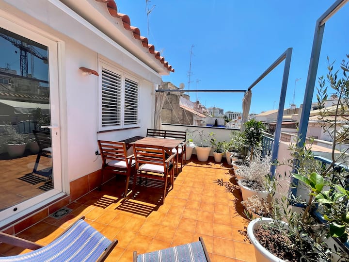 Top floor apartment, two terraces - Sitges center