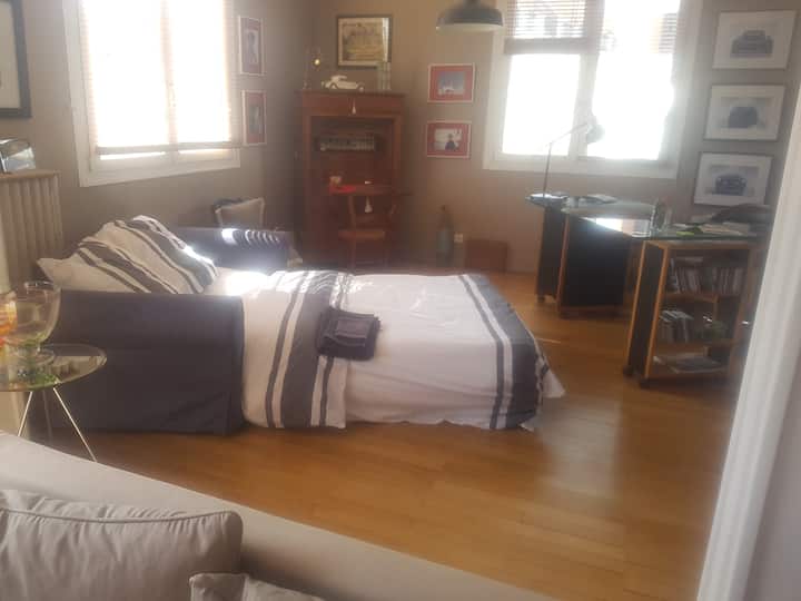 Spavaća soba/ured s kaučem na razvlačenje