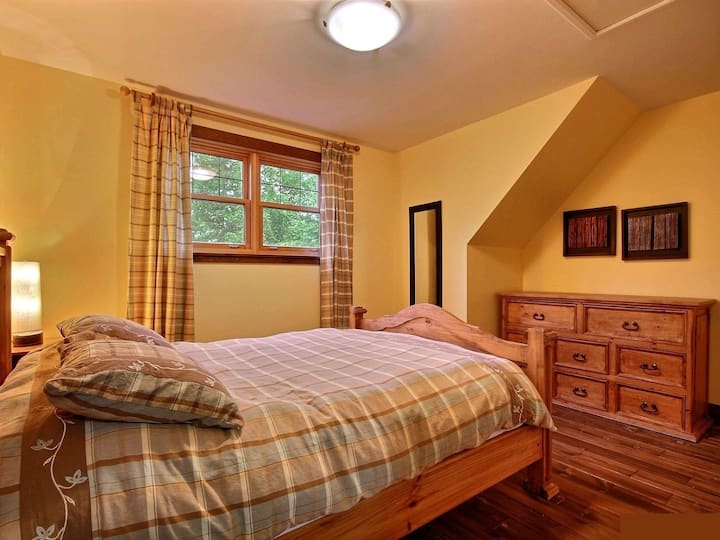 Bedroom 2 (2nd floor)