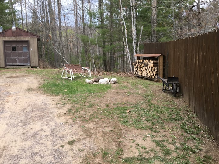 Un mobilhome confortable avec une excellente terrasse Maisons à