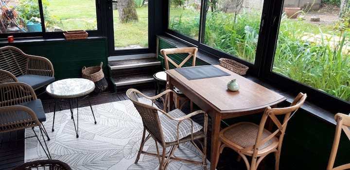 Beau Jardin Avec Piscine Et Cuisine D'été. - Lot