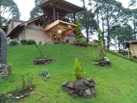 Rustic Martha María cabin in the woods