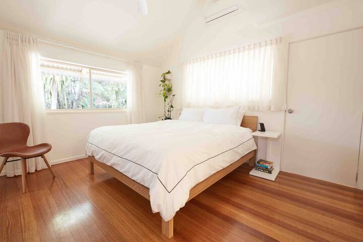 Lookout _ontallows 🌊 Beach front house Byron Bay gallery image 4