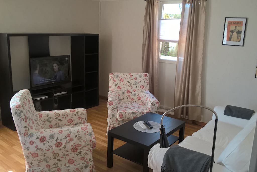 Livingroom with sofa, chairs, table, canal-digital tv and wi-fi