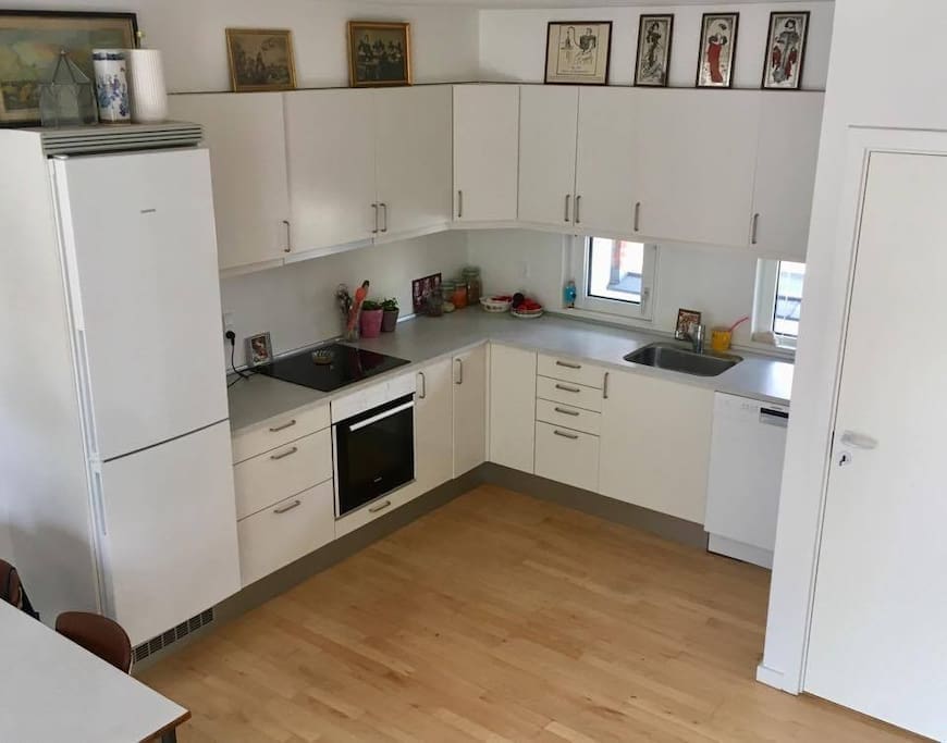 The kitchen-dining/livingroom area