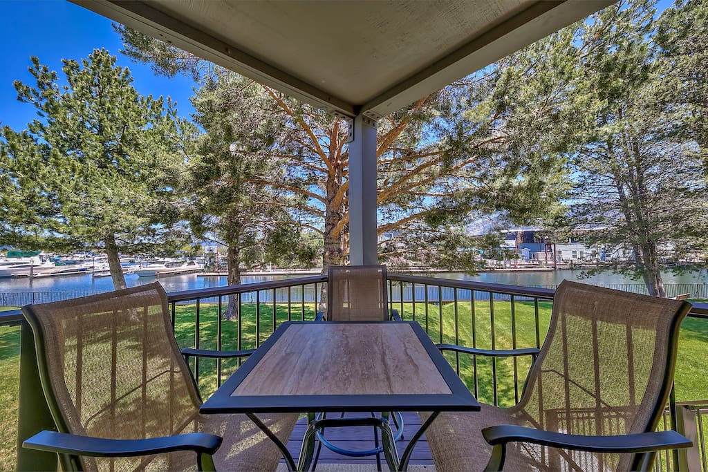 Take your morning coffee out on this mid-level deck and watch the boats flow by, or listen for summer outdoor concerts across the way