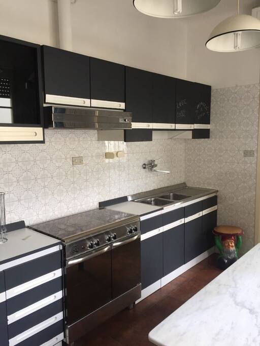 cucina ampia e luminosa