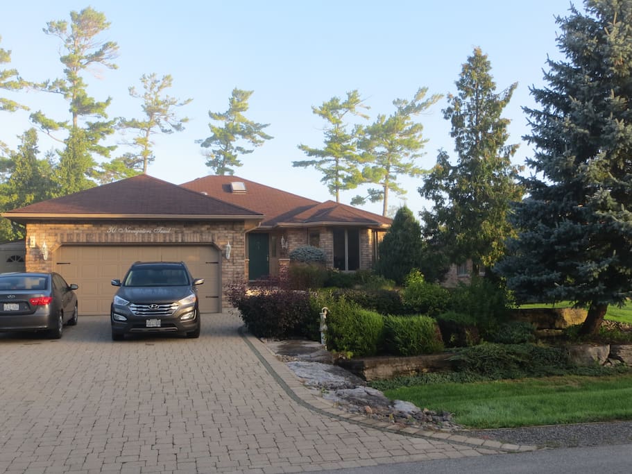 Beautiful bungalow with walkout to Pigeon Lake
