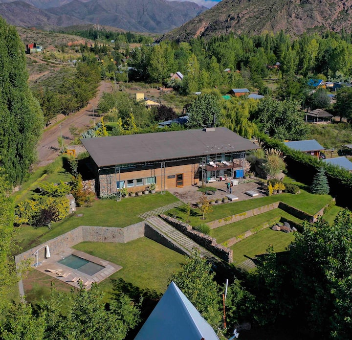 Exclusive house in Potrerillos for 12 - Design & view