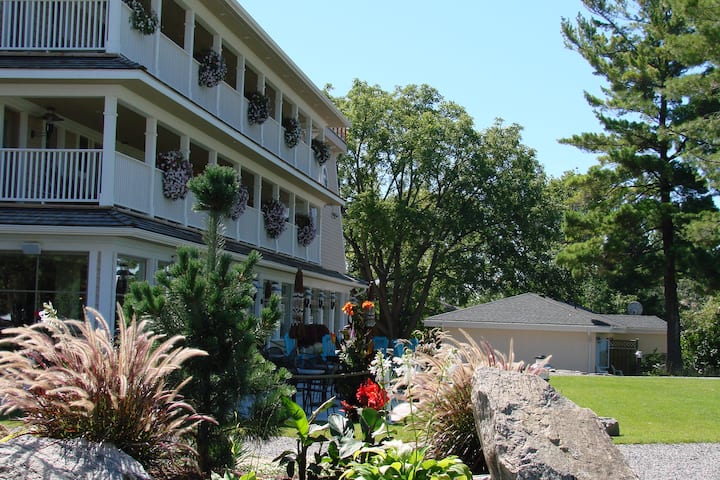 LakeHouse at Rawley Resort, Spa and Marina