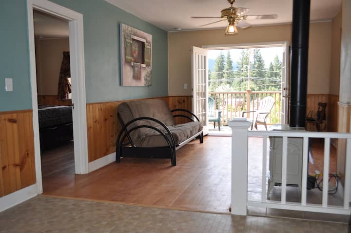 Балкон надвор од француските врати