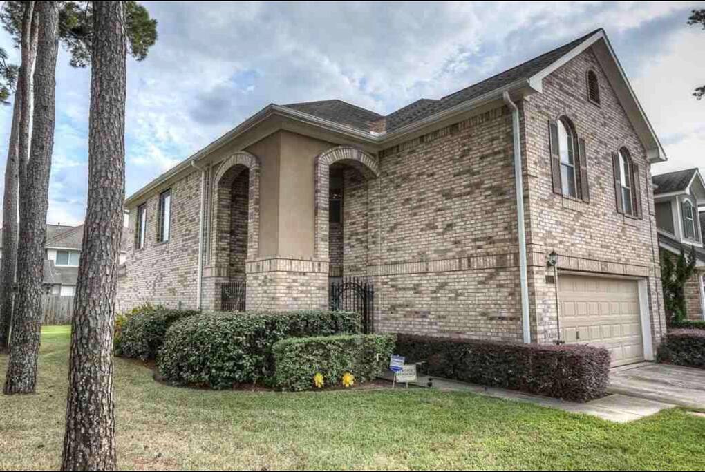 Street view of Wonderful Town home in gated community