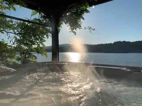 Sinclair House ~
Cozy Waterfront Retreat with Spa