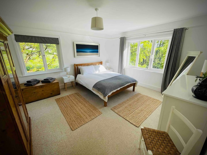 Light and spacious master bedroom with Egyptian cotton linen — perfect for a restful stay on the Jurassic Coast near Lyme Regis, Bridport and Charmouth.