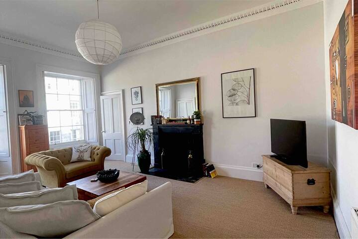 New Town Large 2 Bedrooms Apartment gallery image 5