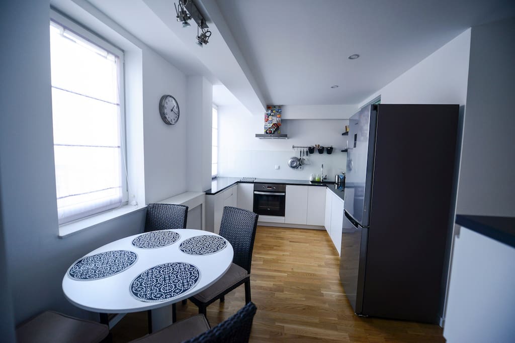 Kitchen (fully equipped) and dining area