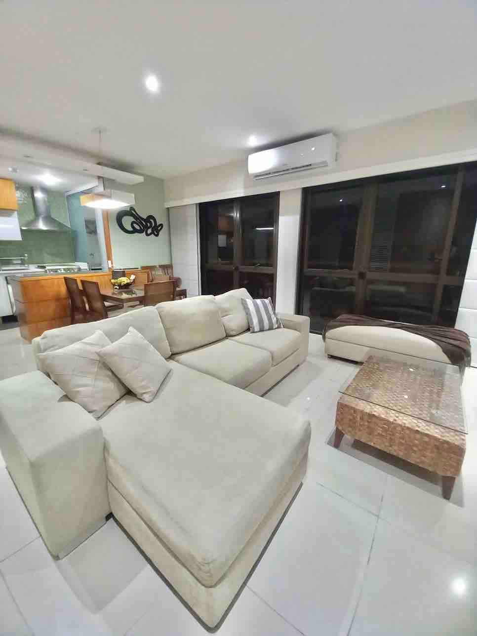 Top Airbnb: Gorgeous Penthouse. Upscale area with ocean view. in Barra Da Tijuca
