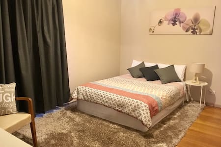 Beautiful bayside home close to the beach