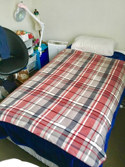 Single bed from other corner