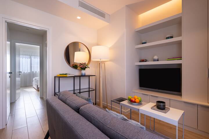 Family 2BDR apartment with balcony, near Syntagma gallery image 4