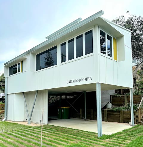 Successful Airbnb property: Main Beach Architecturally designed home in Point Lookout