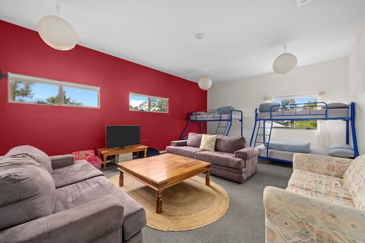 Kuća na kat. Dva bračna kreveta s jednim krevetom. - 4. spavaća soba (osigurana je samo kad je rezervirano 8 ili više gostiju).