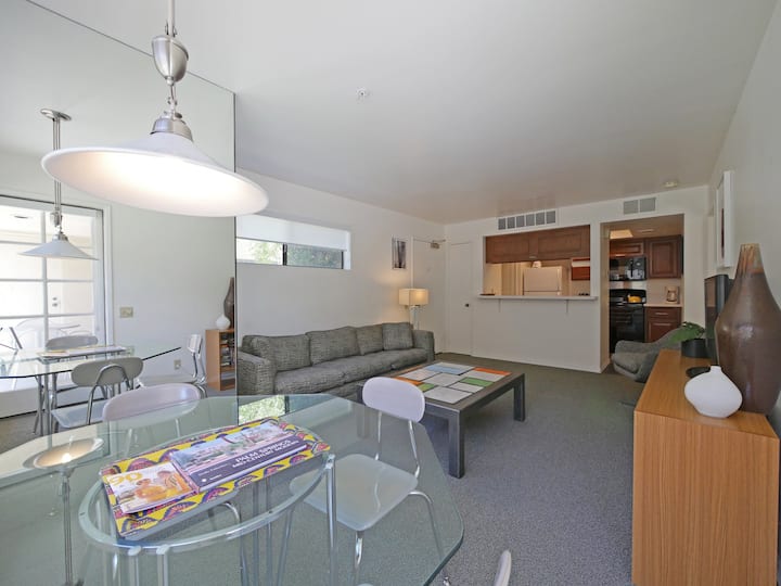 Modern Sparkling Condo Tennis, Pools, Walk 2 town!