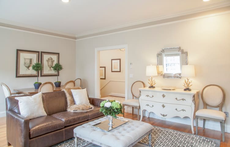 Large 3.5 BR|2 BA Penthouse Duplex