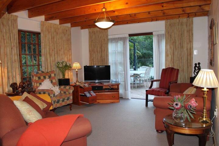 Plotsklaps Self-Catering Holiday Home (sleeps 5) gallery image 3