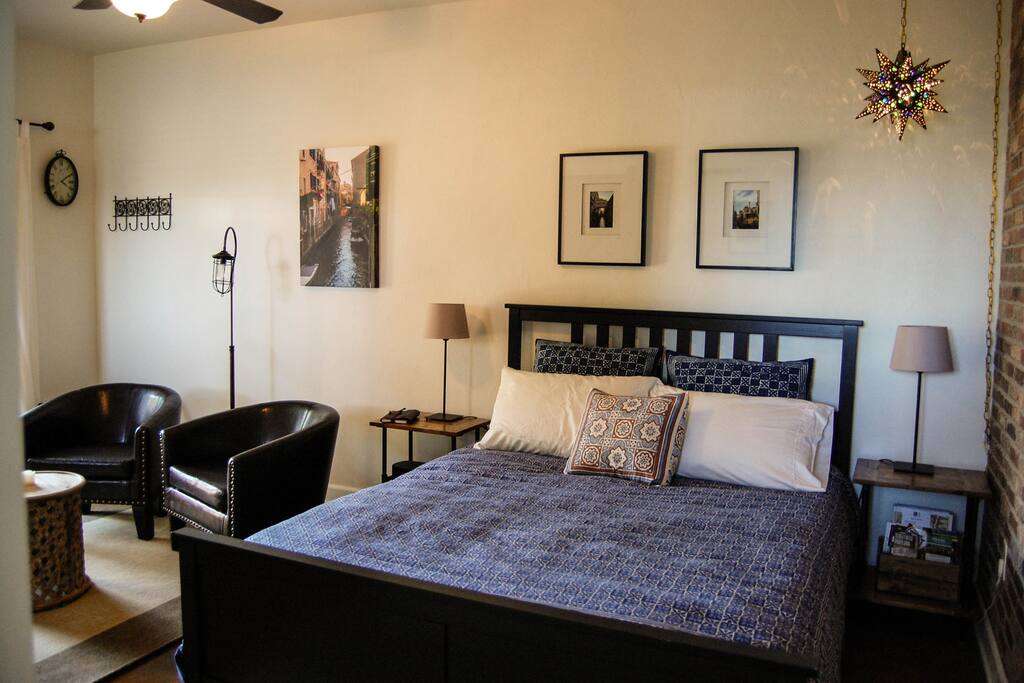 Guesthouse bed and sitting area