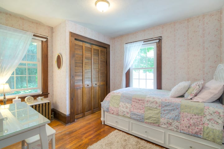 Lit double, lit gigogne rangé