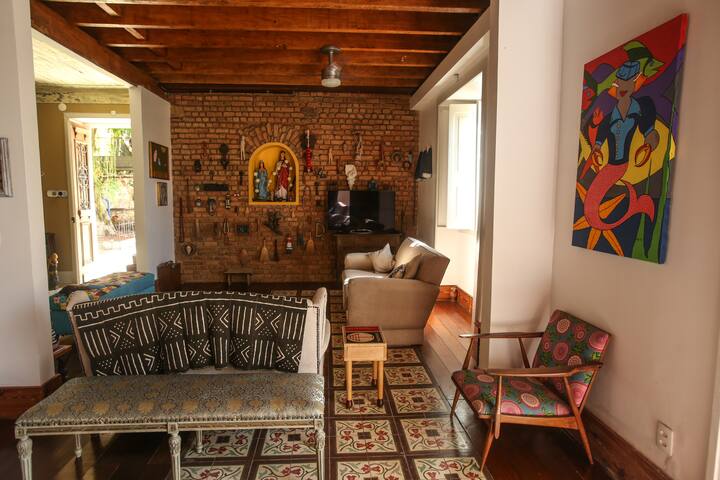 Maison Modernists Colonial House gallery image 5