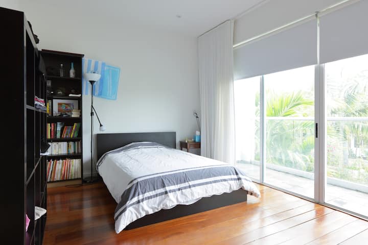 Prvá spálňa so slnečným balkónom/ 1. spálňa s balkónom