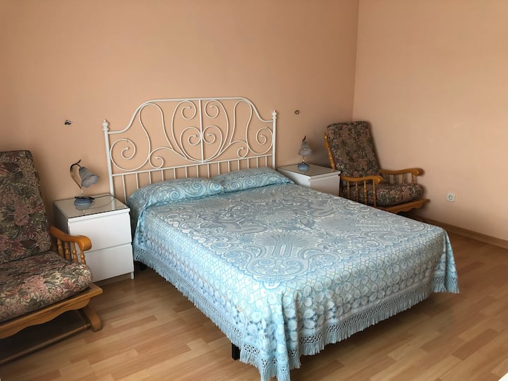 Habitación Suite Cama De Matrimonio Y Baño Privado - Móstoles