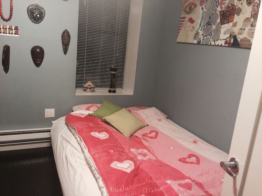 Guest room with futon, queensize