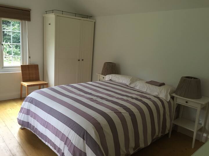 10 Best Airbnb Vacation Rentals In Three Rivers District, England