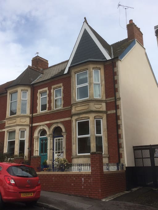 End of terrace Victorian town house. Family home with 2 spare bedrooms with a double bed in each.