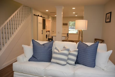 Lovely Townhouse Haile Village/King Bed/Deck/WIFI