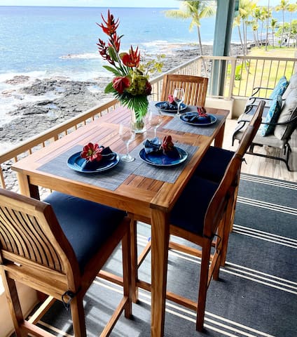 All New! Kona Reef Oceanfront 2 Bedroom Penthouse