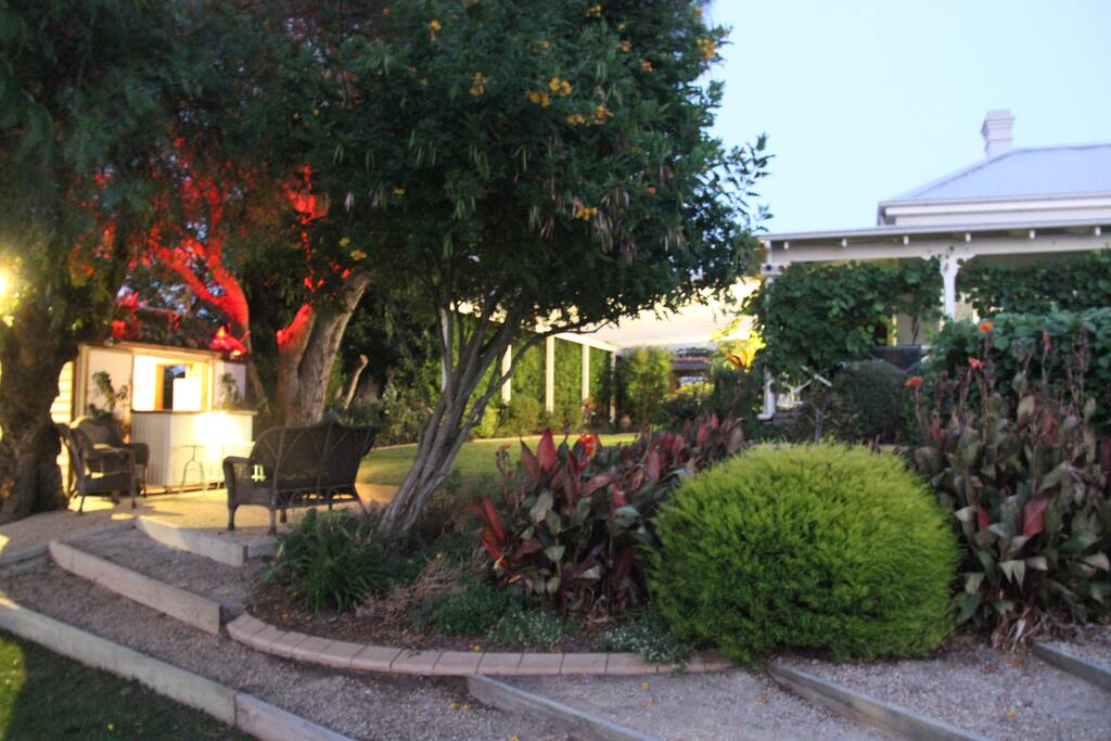 Bar and wall garden area