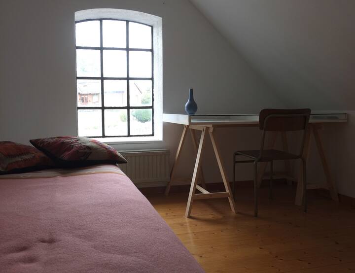 Quarto com duas camas de solteiro
