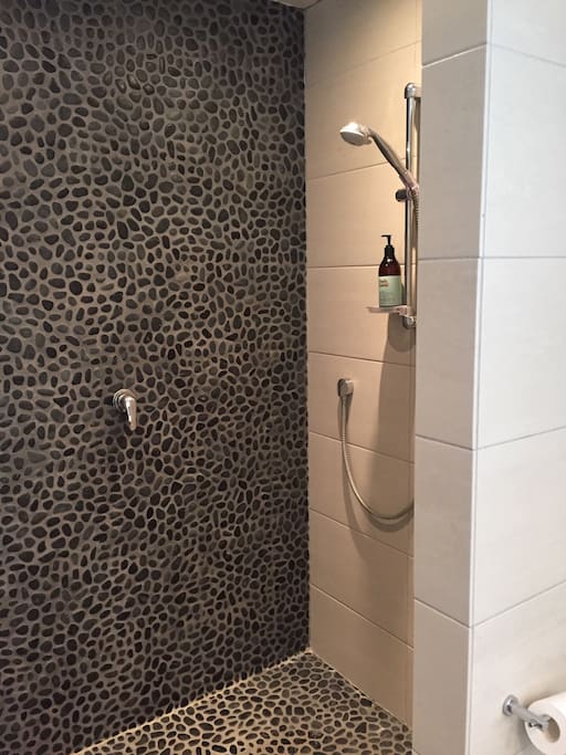Double shower in master bed ensuite